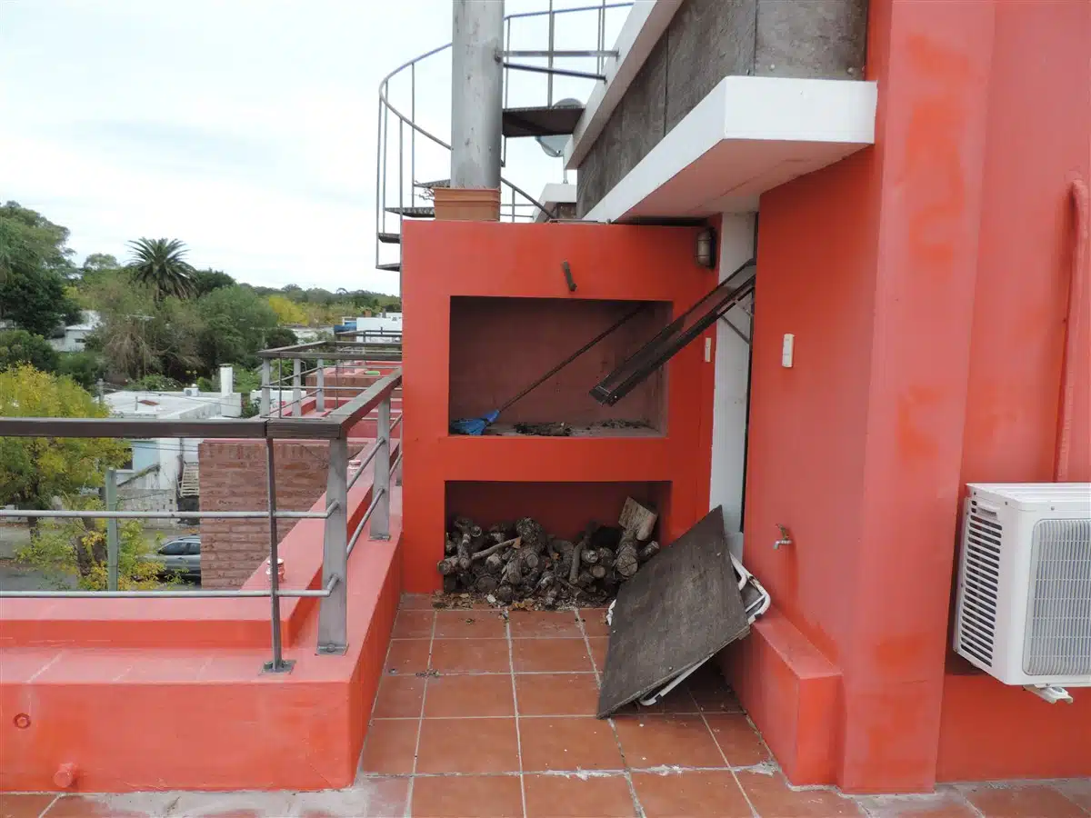 En pleno Centro con vista al Rio, cochera y parrillero! BAJA PRECIO